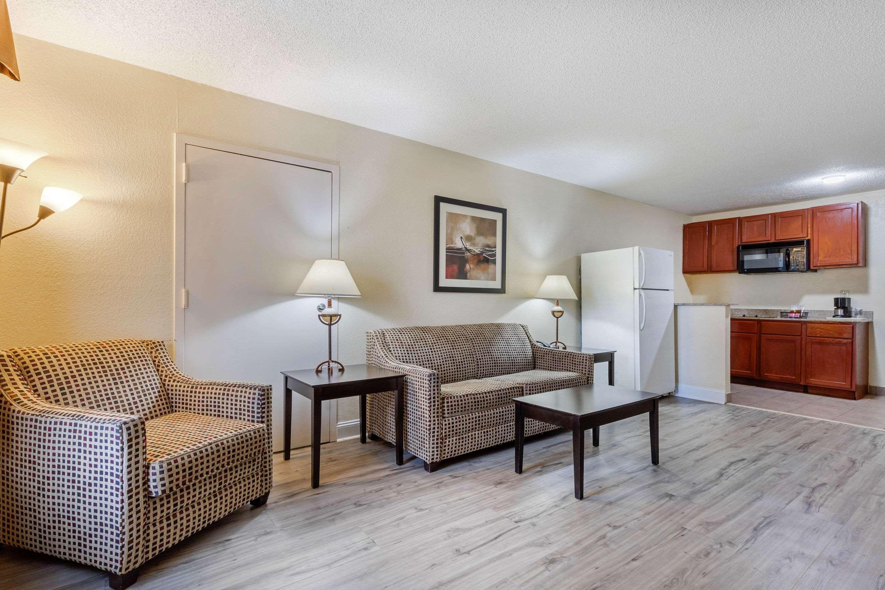 Quality Inn & Suites Lexington Exterior photo