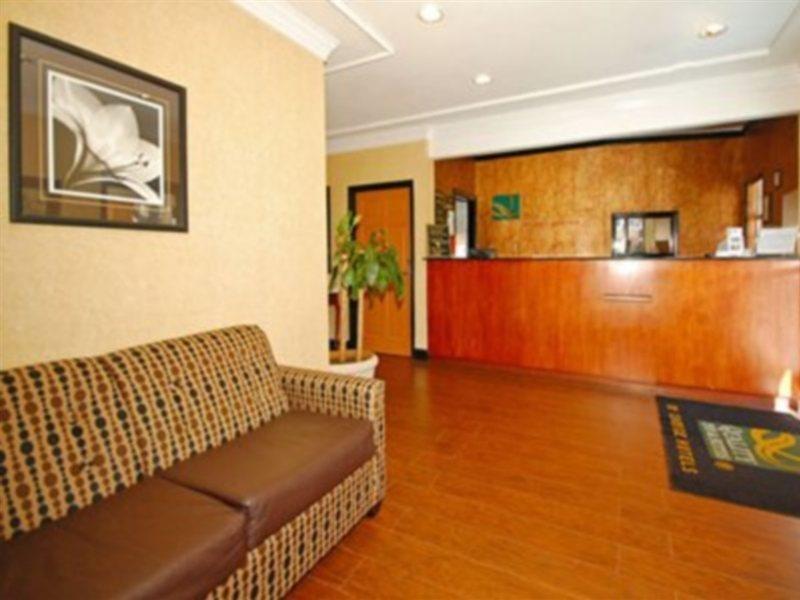 Quality Inn & Suites Lexington Interior photo