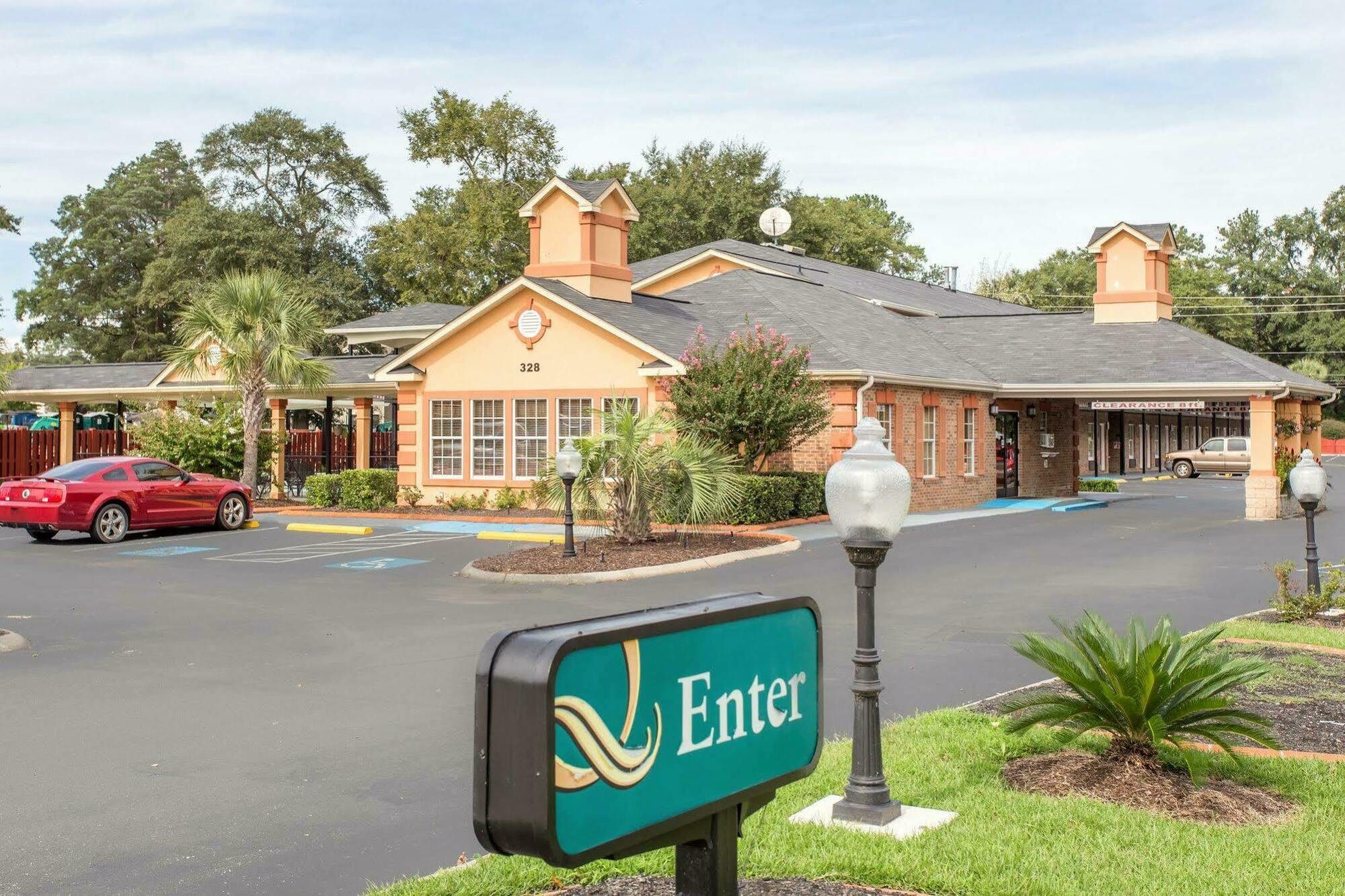 Quality Inn & Suites Lexington Exterior photo